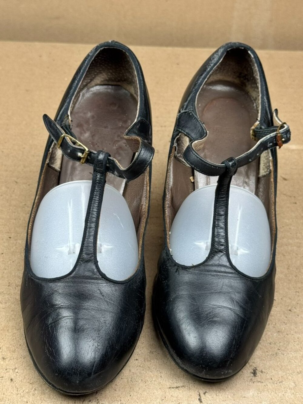 Women's Vintage Genuine Leather T-Strap Pumps Heels Size 5.5 damage